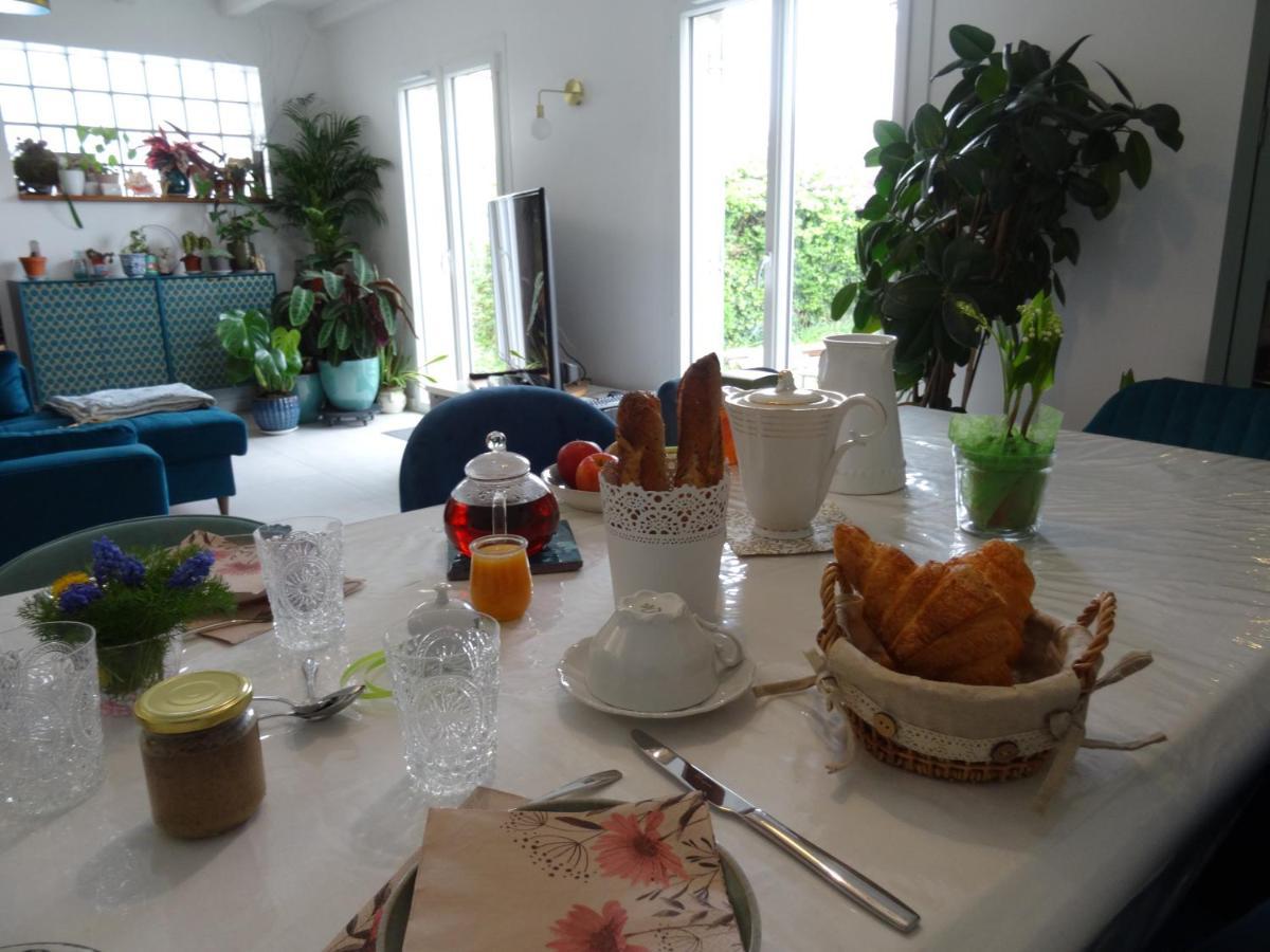 Maison D'Hotes Les Roses Tremieres Saclay Luaran gambar